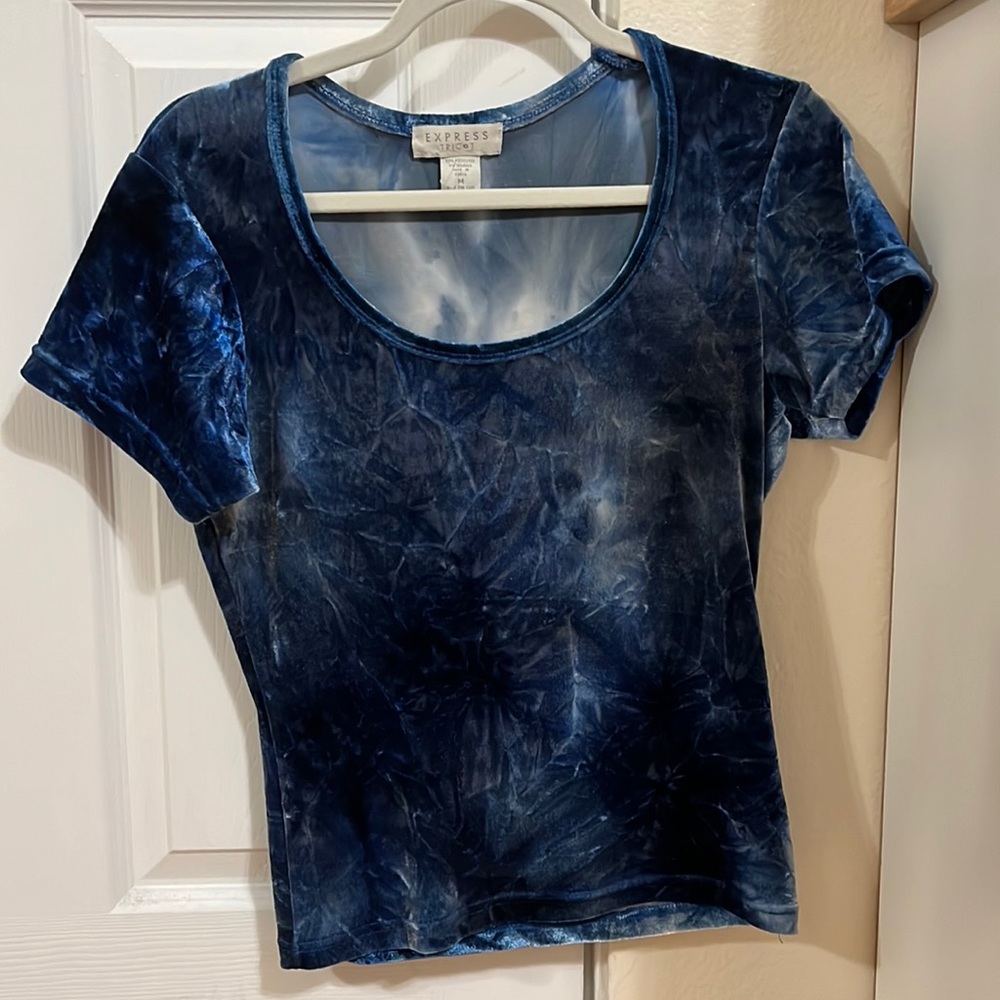 Woman’s Velvet Top